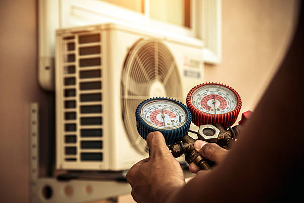 Professional Hvac Maintenance technician working in Lake Bluff, IL
